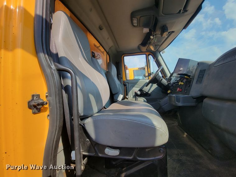 image for item IF9952 2007 International 7400  dump truck