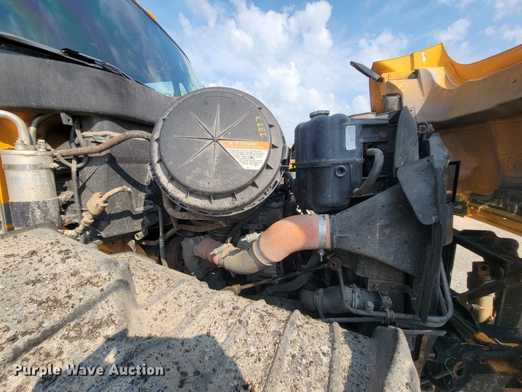 image for item IF9952 2007 International 7400  dump truck