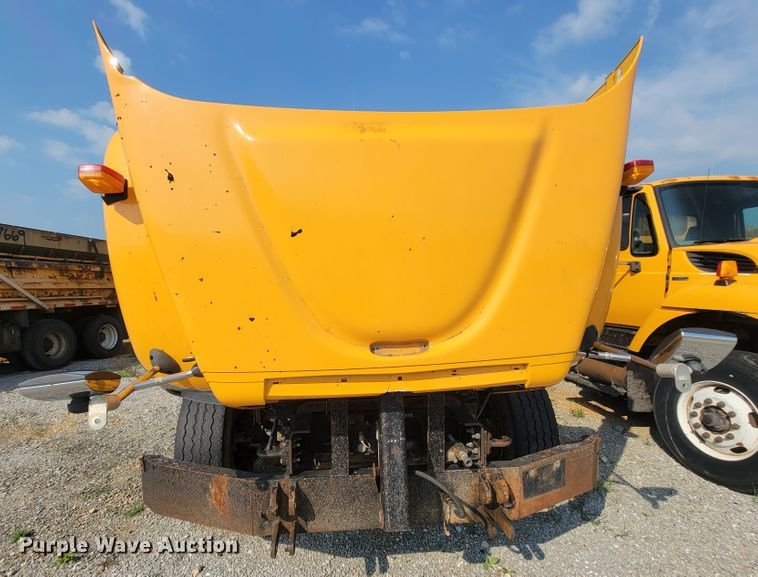 image for item IF9952 2007 International 7400  dump truck
