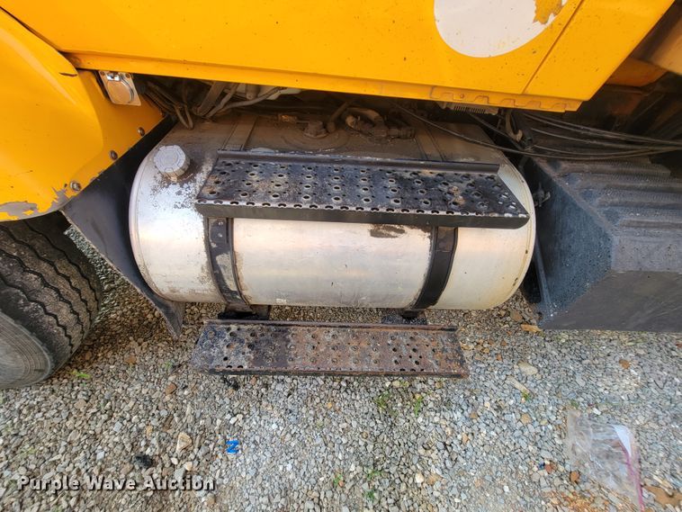 image for item IF9952 2007 International 7400  dump truck