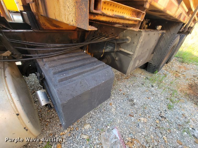 image for item IF9952 2007 International 7400  dump truck