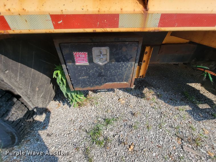 image for item IF9952 2007 International 7400  dump truck