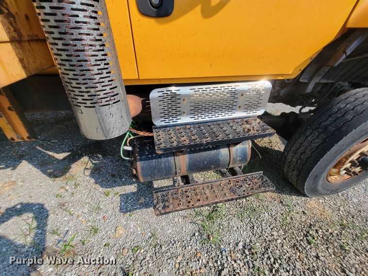 image for item IF9952 2007 International 7400  dump truck