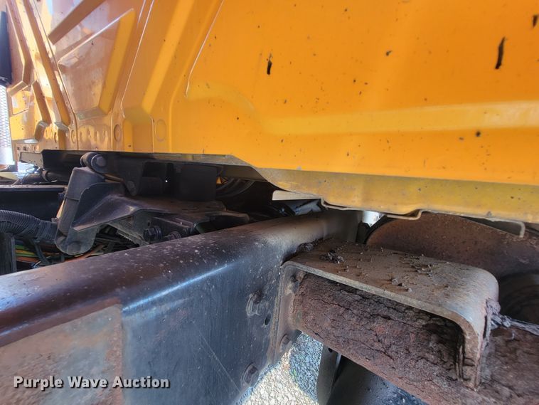 image for item IF9952 2007 International 7400  dump truck