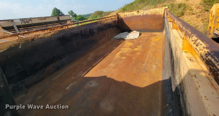 image for item IF9952 2007 International 7400  dump truck