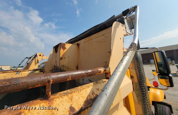 image for item IF9952 2007 International 7400  dump truck