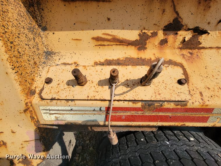 image for item IF9952 2007 International 7400  dump truck