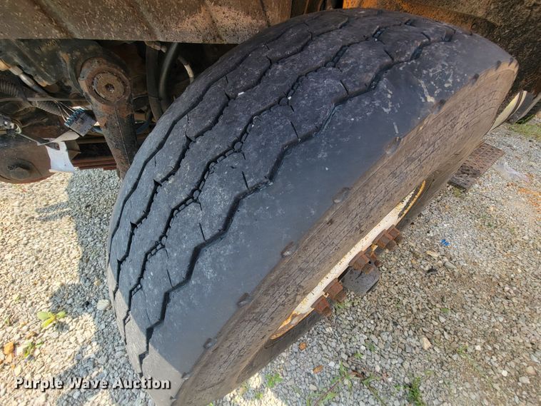 image for item IF9952 2007 International 7400  dump truck