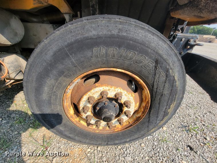 image for item IF9952 2007 International 7400  dump truck