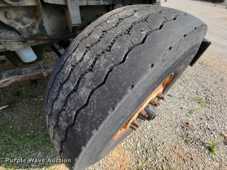 image for item IF9952 2007 International 7400  dump truck