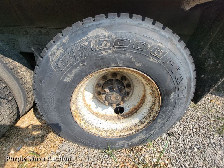 image for item IF9952 2007 International 7400  dump truck