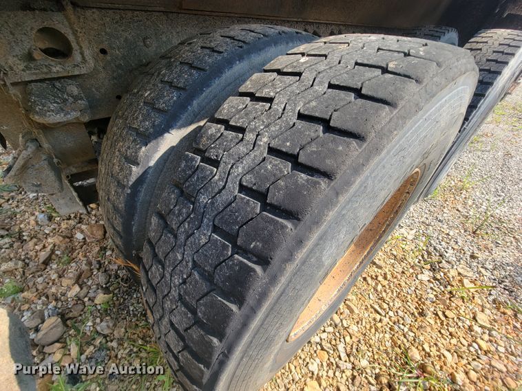 image for item IF9952 2007 International 7400  dump truck