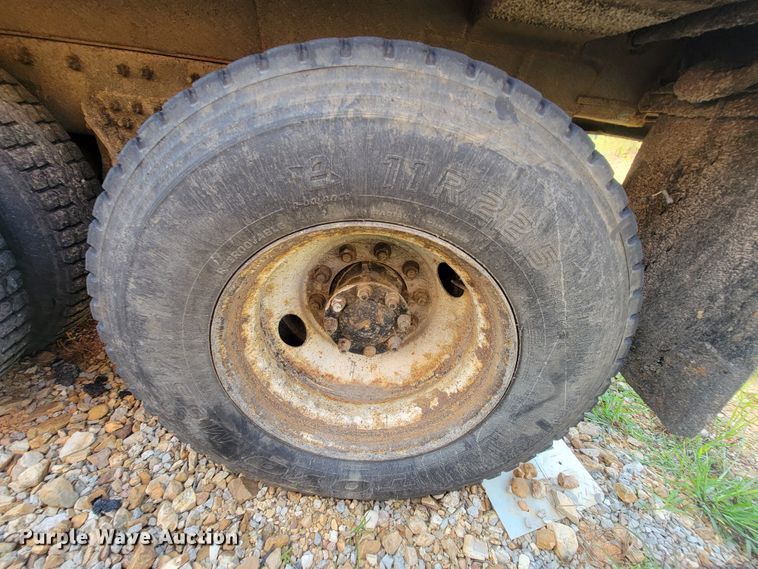 image for item IF9952 2007 International 7400  dump truck