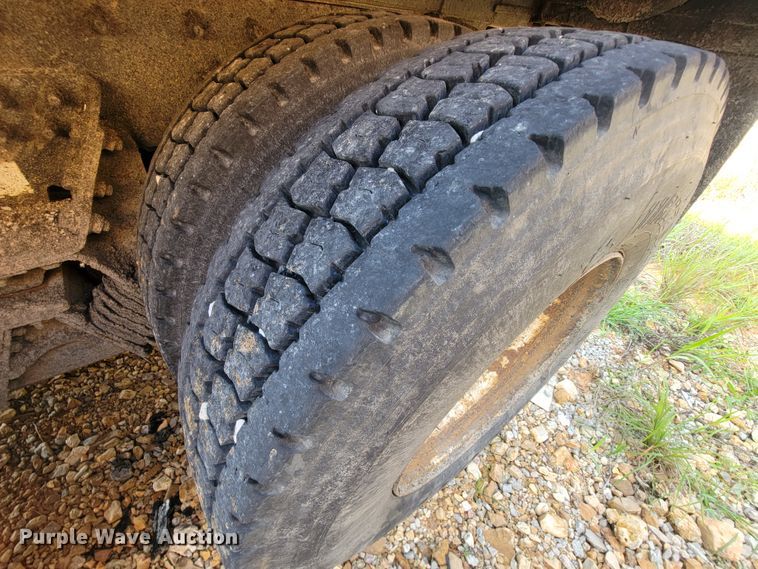 image for item IF9952 2007 International 7400  dump truck