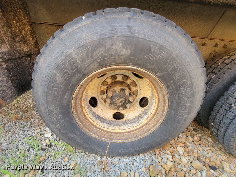 image for item IF9952 2007 International 7400  dump truck