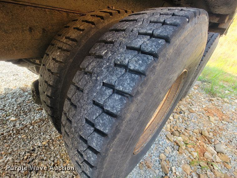 image for item IF9952 2007 International 7400  dump truck