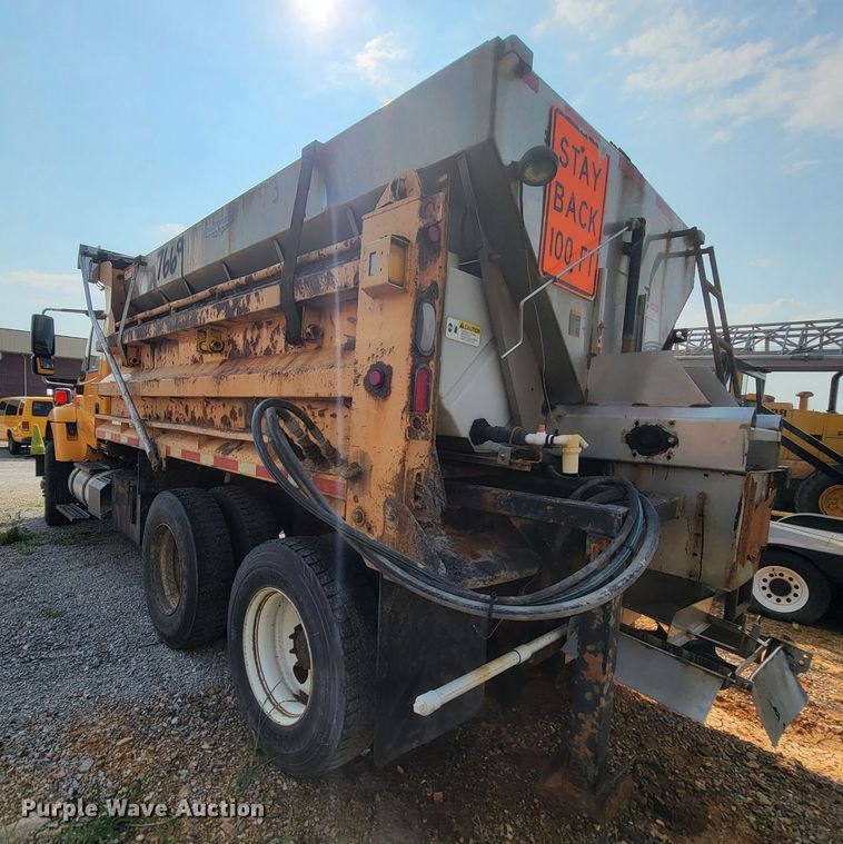 image for item IF9953 2006 International 7400  dump truck