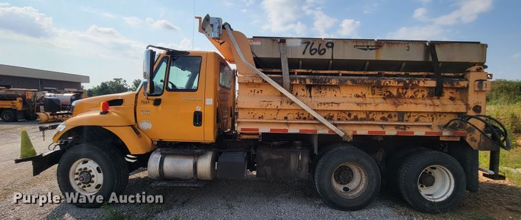 image for item IF9953 2006 International 7400  dump truck