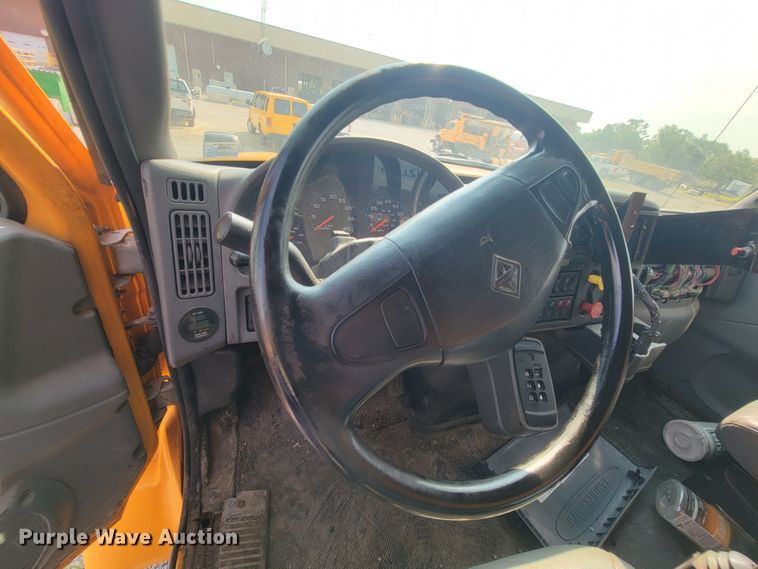 image for item IF9953 2006 International 7400  dump truck