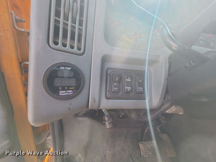 image for item IF9953 2006 International 7400  dump truck