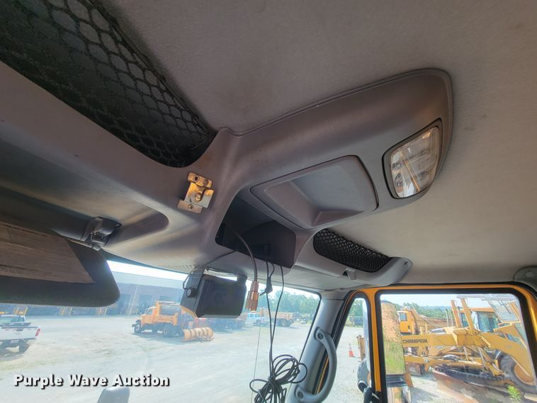 image for item IF9953 2006 International 7400  dump truck