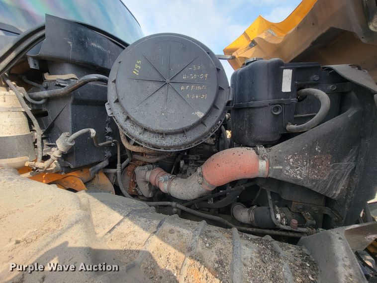 image for item IF9953 2006 International 7400  dump truck