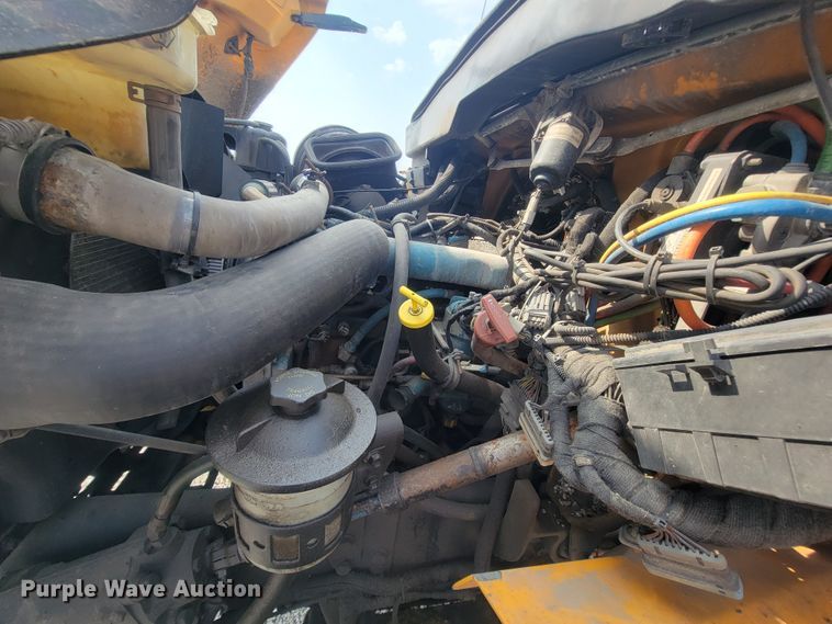 image for item IF9953 2006 International 7400  dump truck