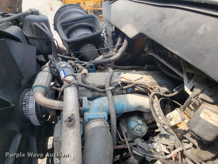 image for item IF9953 2006 International 7400  dump truck