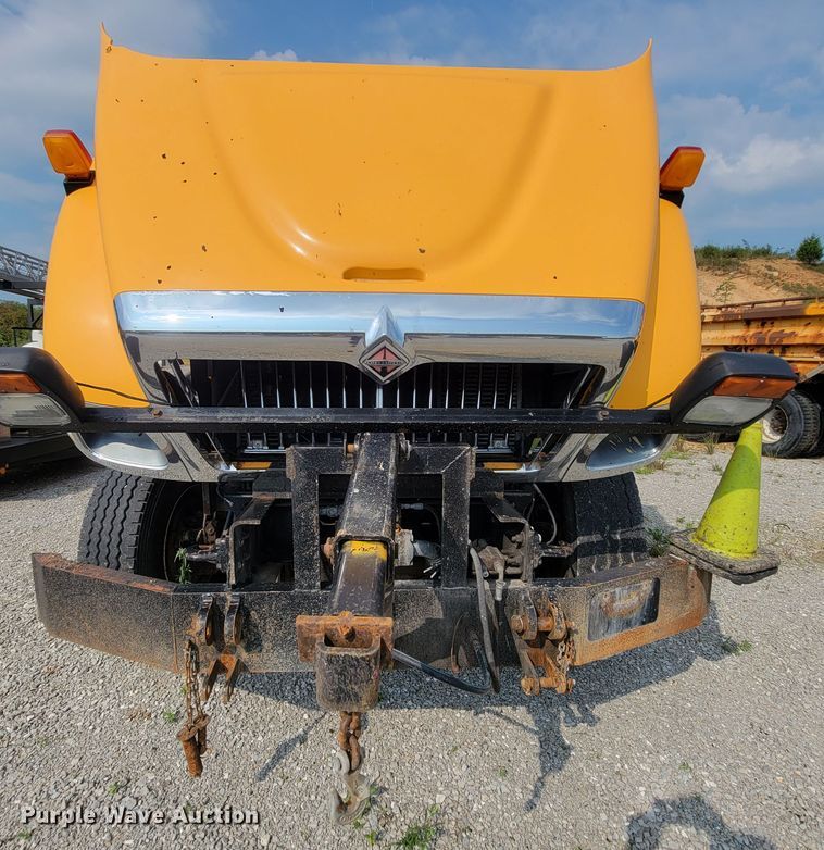 image for item IF9953 2006 International 7400  dump truck