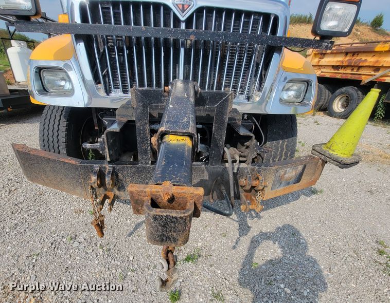 image for item IF9953 2006 International 7400  dump truck