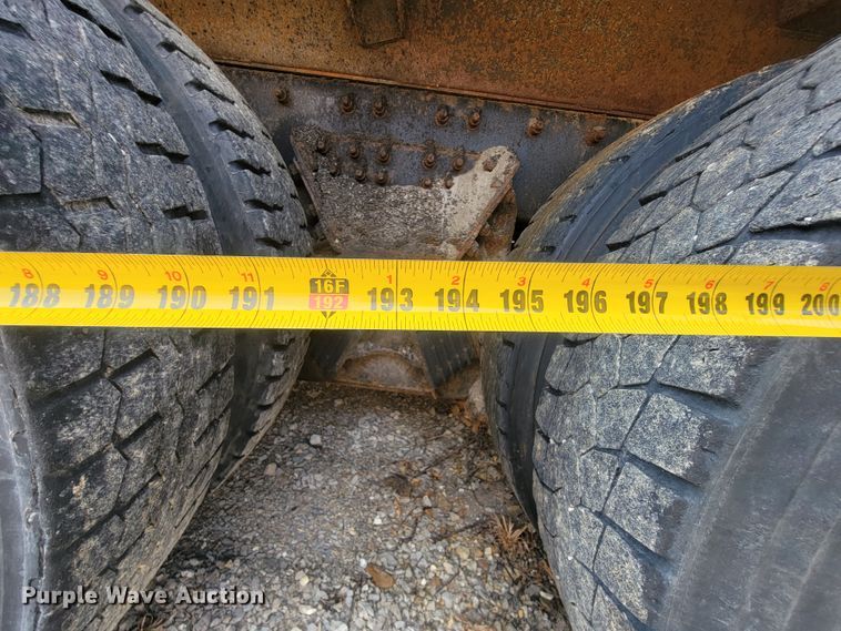 image for item IF9953 2006 International 7400  dump truck