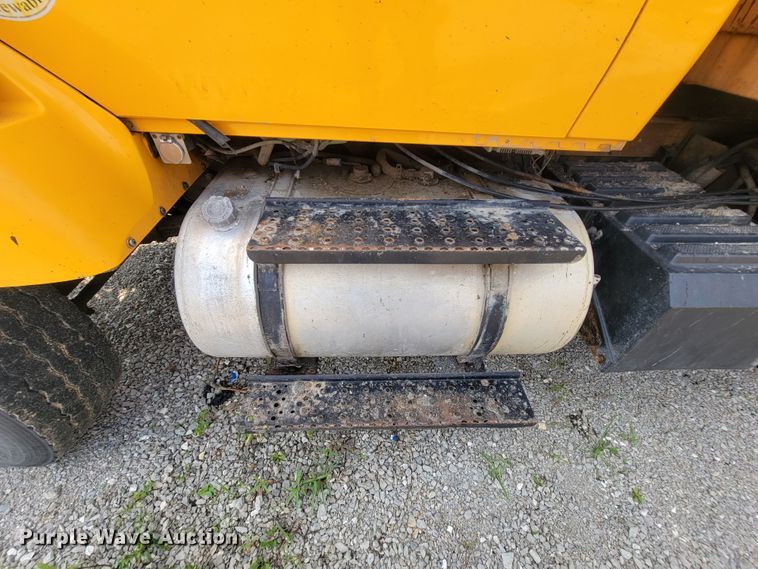 image for item IF9953 2006 International 7400  dump truck