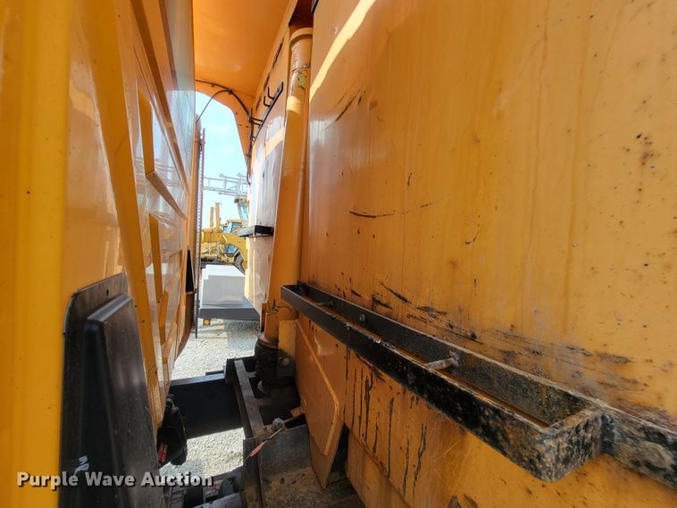 image for item IF9953 2006 International 7400  dump truck