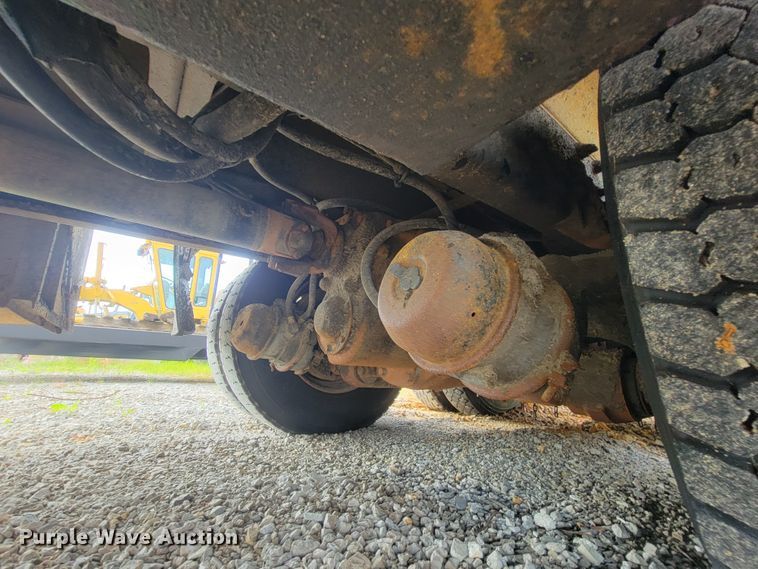 image for item IF9953 2006 International 7400  dump truck