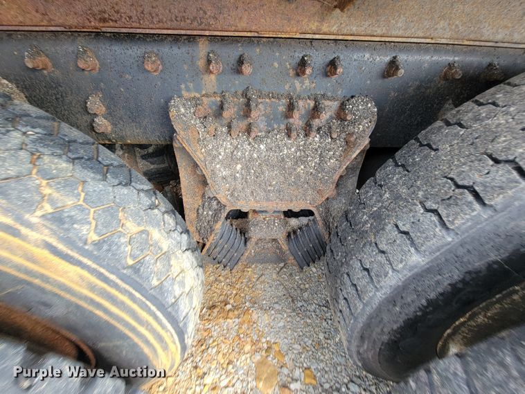 image for item IF9953 2006 International 7400  dump truck