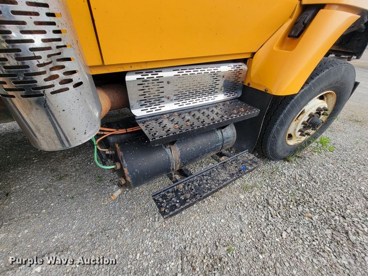 image for item IF9953 2006 International 7400  dump truck