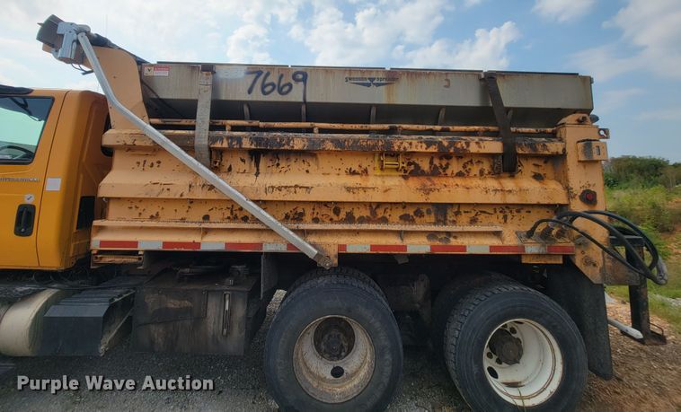 image for item IF9953 2006 International 7400  dump truck