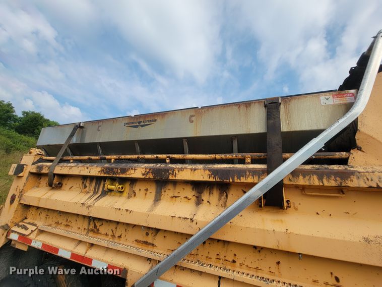 image for item IF9953 2006 International 7400  dump truck