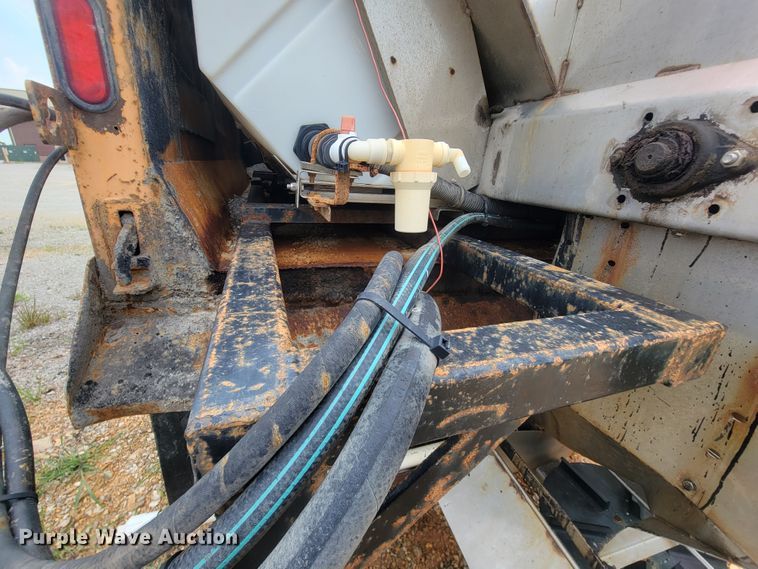 image for item IF9953 2006 International 7400  dump truck