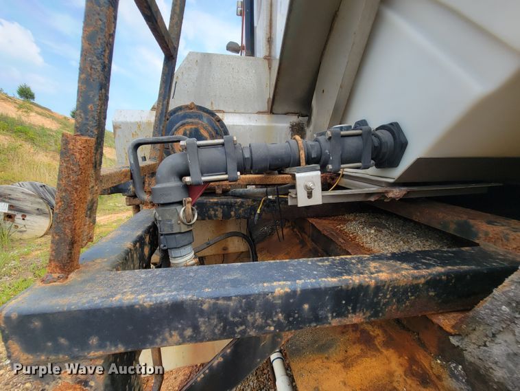 image for item IF9953 2006 International 7400  dump truck