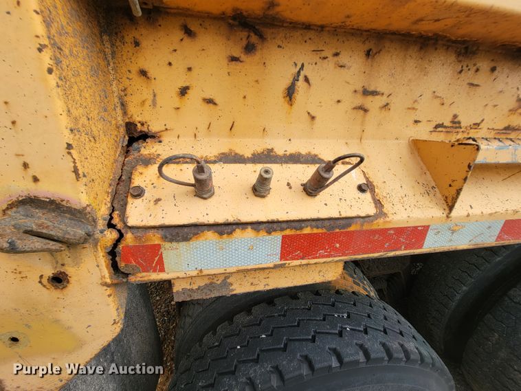 image for item IF9953 2006 International 7400  dump truck