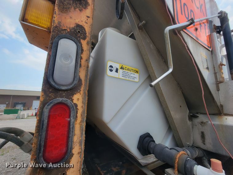 image for item IF9953 2006 International 7400  dump truck