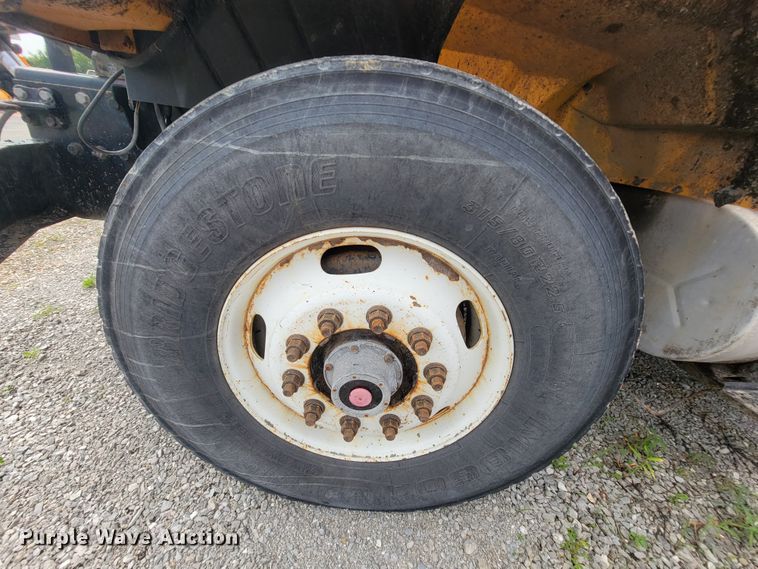 image for item IF9953 2006 International 7400  dump truck