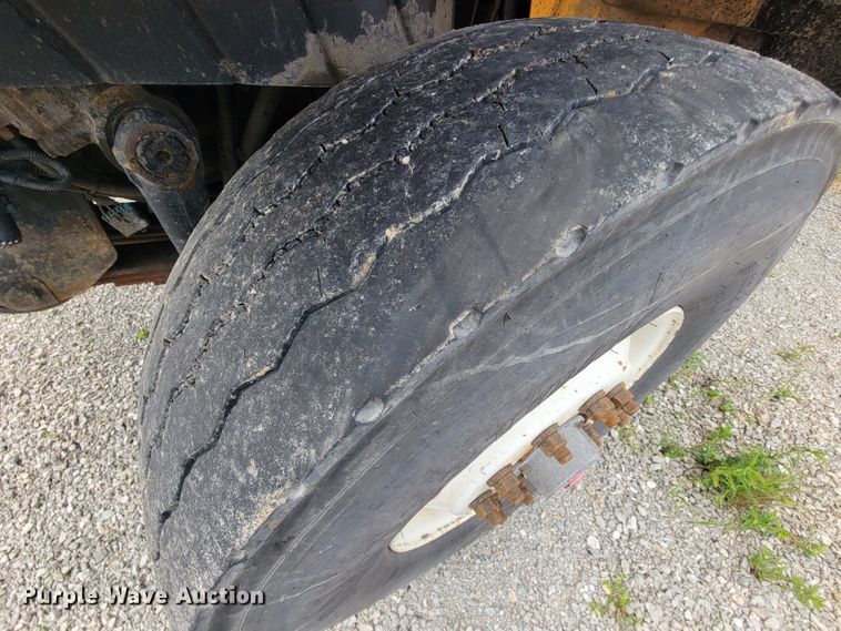 image for item IF9953 2006 International 7400  dump truck