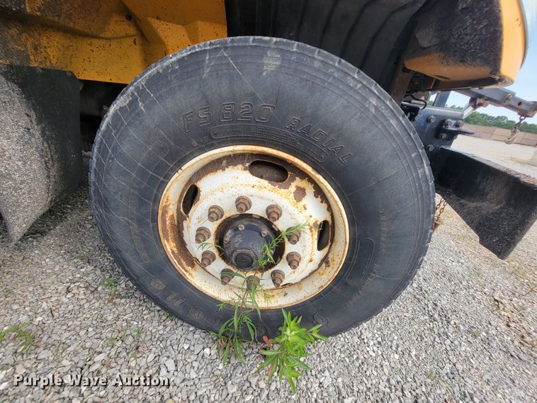 image for item IF9953 2006 International 7400  dump truck