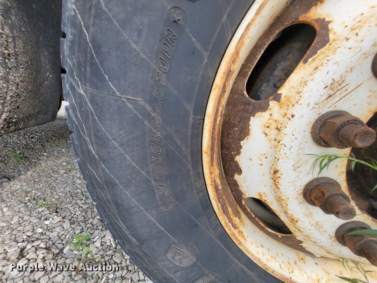 image for item IF9953 2006 International 7400  dump truck