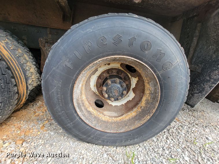 image for item IF9953 2006 International 7400  dump truck