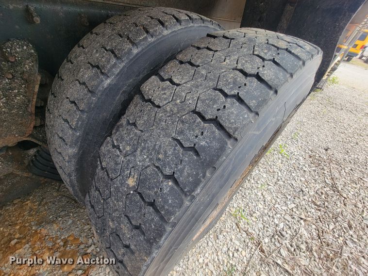 image for item IF9953 2006 International 7400  dump truck