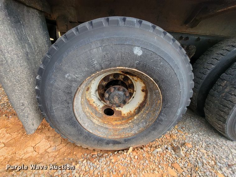 image for item IF9953 2006 International 7400  dump truck