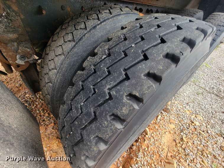 image for item IF9953 2006 International 7400  dump truck